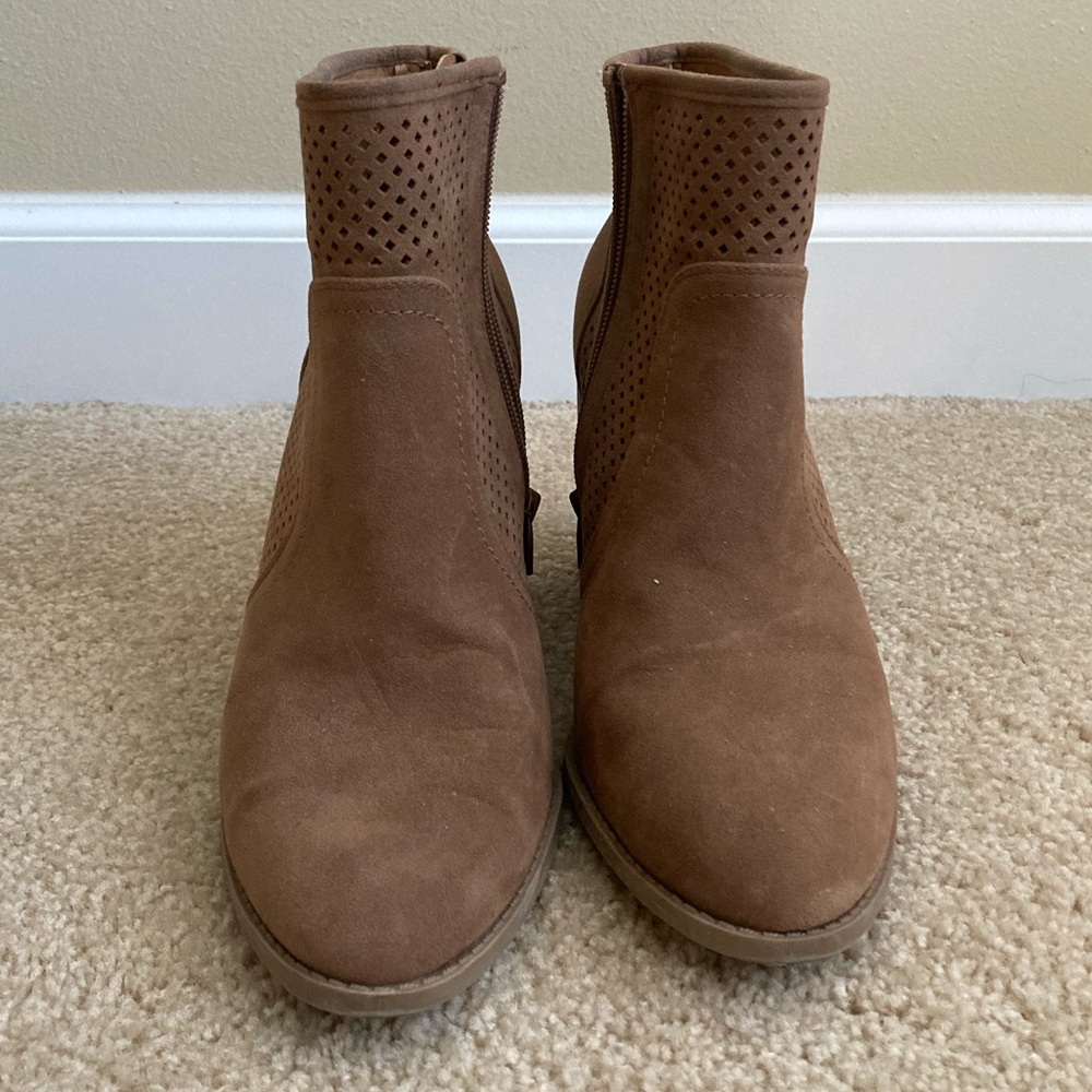 Universal Thread Heeled Ankle Boots - Picture 3 of 8